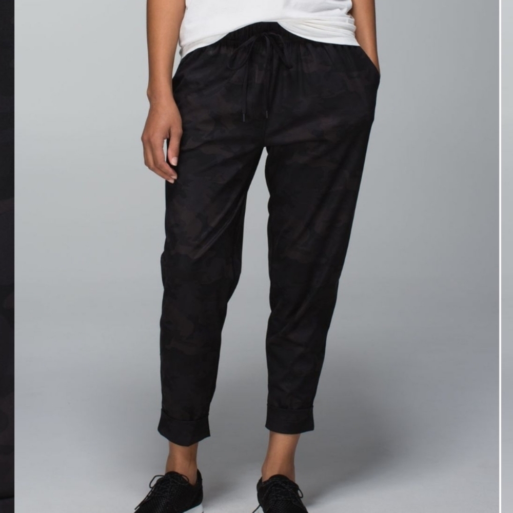 Lululemon Jet Crop *PrintSavasana Camo 20cm New Black